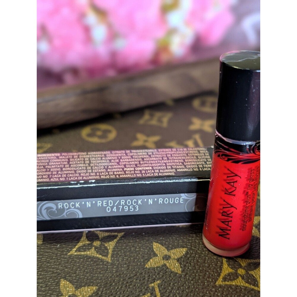 Mary Kay NouriShine Plus Lip Gloss – Rock 'N' Red – Gloss Liquid (047953)